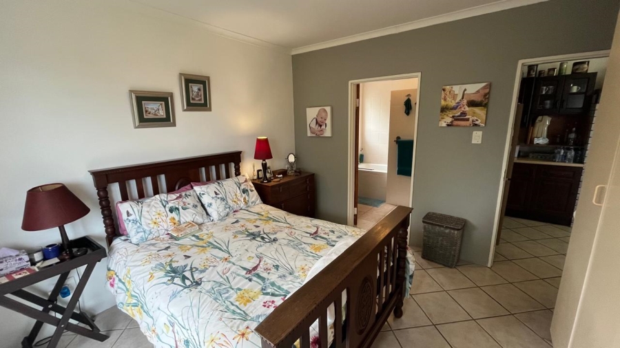 6 Bedroom Property for Sale in Oyster Bay Eastern Cape